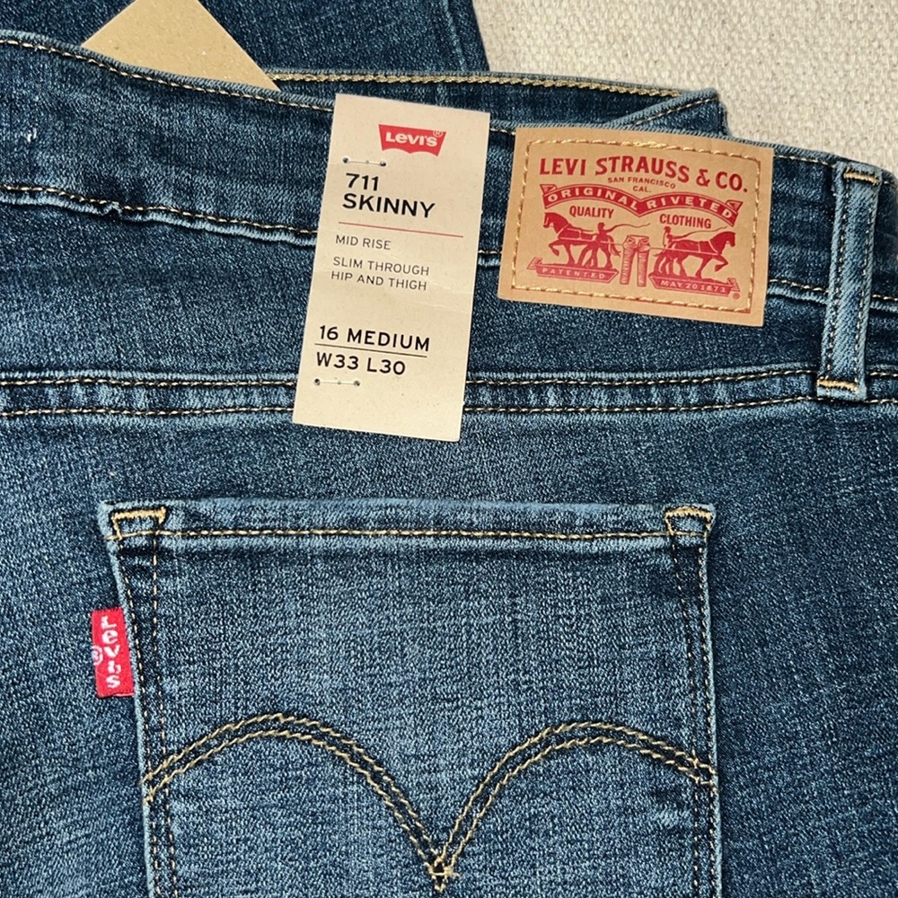 Levi’s 711 skinny Sculpt stretch denim Jeans Distressed 16  Medium W33L30
